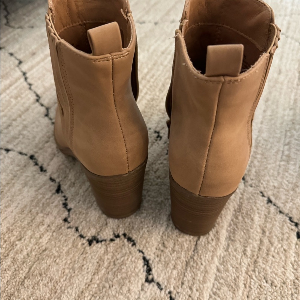Target boots 8.5 - Picture 3 of 6